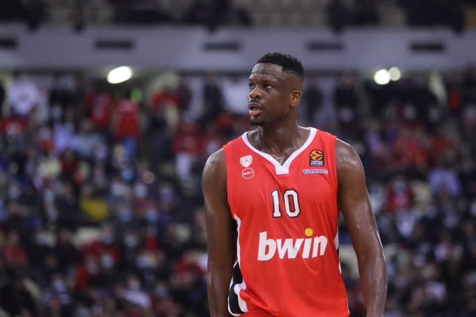 Olympiacos y Moustapha Fall negocian un acuerdo de renovación