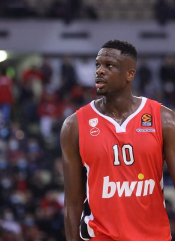 Olympiacos y Moustapha Fall negocian un acuerdo de renovación