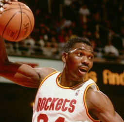 28 años del cuádruple-doble de Hakeem Olajuwon