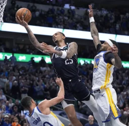 Los Mavericks superan a los Warriors con una acción final