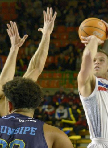 Monbus Obradoiro se impone en Ourense, 77-85