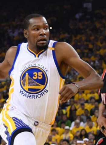 Kevin Durant le echa una mano a los Golden State Warriors