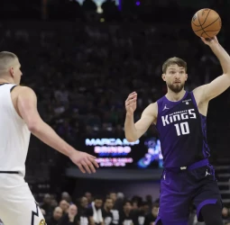 Y de pronto Jokic, se topa con un Sabonis