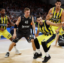 La defensa del Fenerbahce impone su ley ante el Brose Baskets (57-80)