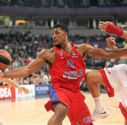 Kyle Hines, mejor defensor de la EuroLiga