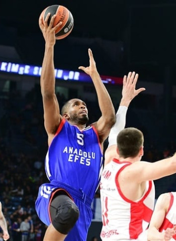 Derrick Brown será agente libre