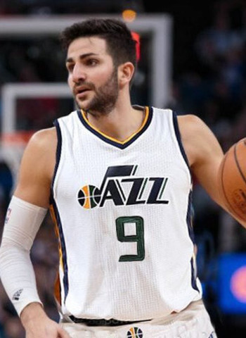 Walker decide, Cavaliers late a ritmo de LeBron y Ricky Rubio anota el triple ganador