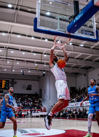 Unicaja se impone con autoridad al Aliaga Petkimspor, 56-108