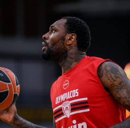El Olympiacos perfila la continuidad de Tarik Black