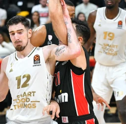 Un triple de Noua decanta la victoria ante el Olympiacos, 77-75