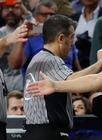 La ACB castiga finalmente a los dos árbitros principales de la final de copa con un mes sin arbitrar