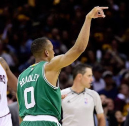 [1-2] El orgullo Celtics salta a escena (111-108)