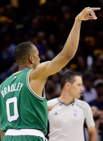 [1-2] El orgullo Celtics salta a escena (111-108)