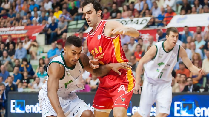El Unicaja se enfrenta a un UCAM Murcia que busca los puestos de playoff