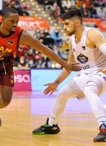 UCAM, con 53 puntos entre Taylor y Webb, consolida su posición (91-72)