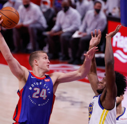 Mason Plumlee apunta a los Brooklyn Nets