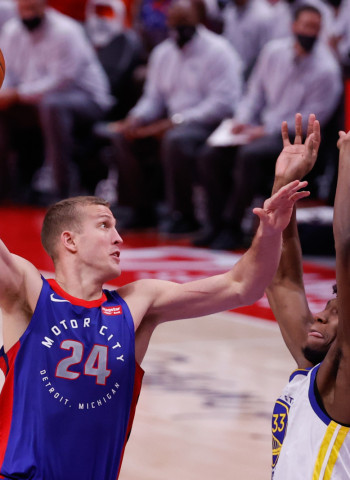 Mason Plumlee apunta a los Brooklyn Nets
