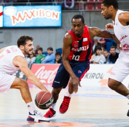 Derrota del Baskonia en el Buesa ante Tecnyconta Zaragoza (73-78)