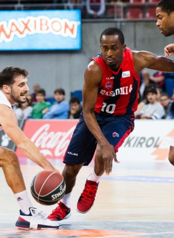 Derrota del Baskonia en el Buesa ante Tecnyconta Zaragoza (73-78)