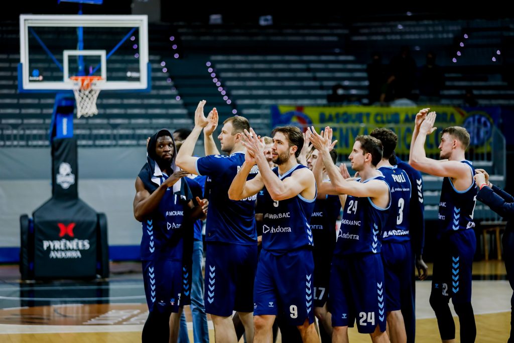 Eliminación pero noche mágica (89-61)