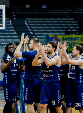 Eliminación pero noche mágica (89-61)