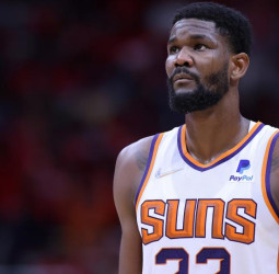 Muchos equipos atentos a lo que decide los Suns sobre Deandre Ayton