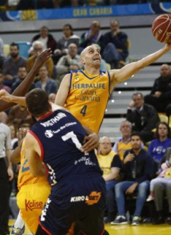 Mejora tu técnica individual con el Herbalife Gran Canaria: hoy, la bandeja