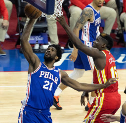 Embiid lidera la reacción de los Sixers (118-102) [1-1]
