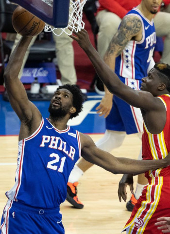 Embiid lidera la reacción de los Sixers (118-102) [1-1]