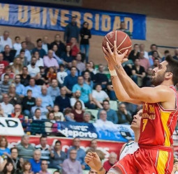 El UCAM Murcia bate a Sevilla (80-76) y vuelve a playoff