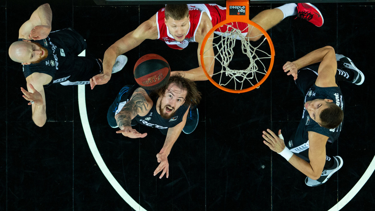 RETAbet Bilbao Basket mira hacia arriba (92-80)