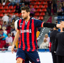 Andrea Bargnani deja de ser jugador baskonista