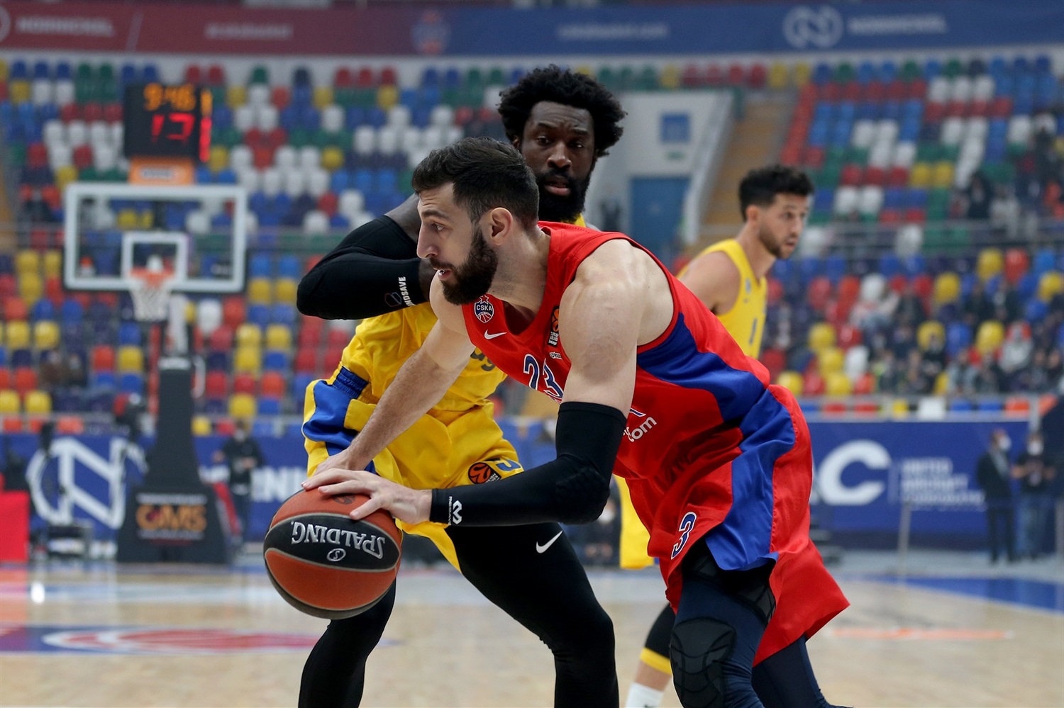 James y Clyburn, pesadillas para la defensa del Maccabi (76-72)