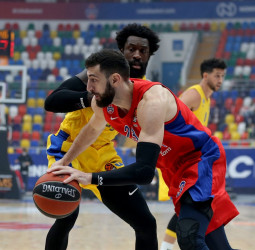 James y Clyburn, pesadillas para la defensa del Maccabi (76-72)
