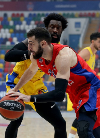 James y Clyburn, pesadillas para la defensa del Maccabi (76-72)