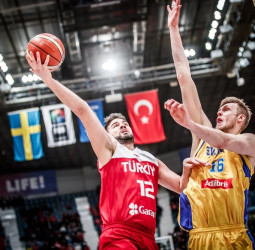 Anadolu Efes negocia el fichaje de Ahmet Tuncer