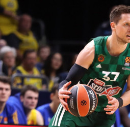 Maccabi y Estrella Roja, atentos a Mateusz Ponitka