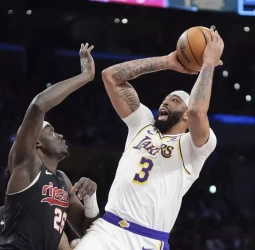 El mejor D’Angelo Russell comanda a los Lakers
