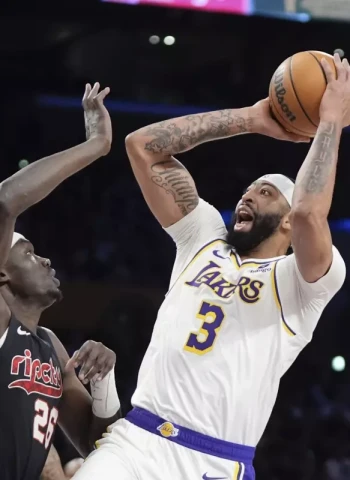 El mejor D’Angelo Russell comanda a los Lakers