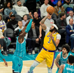 Anthony Davis, un absoluto problema para los Hornets, 112-107