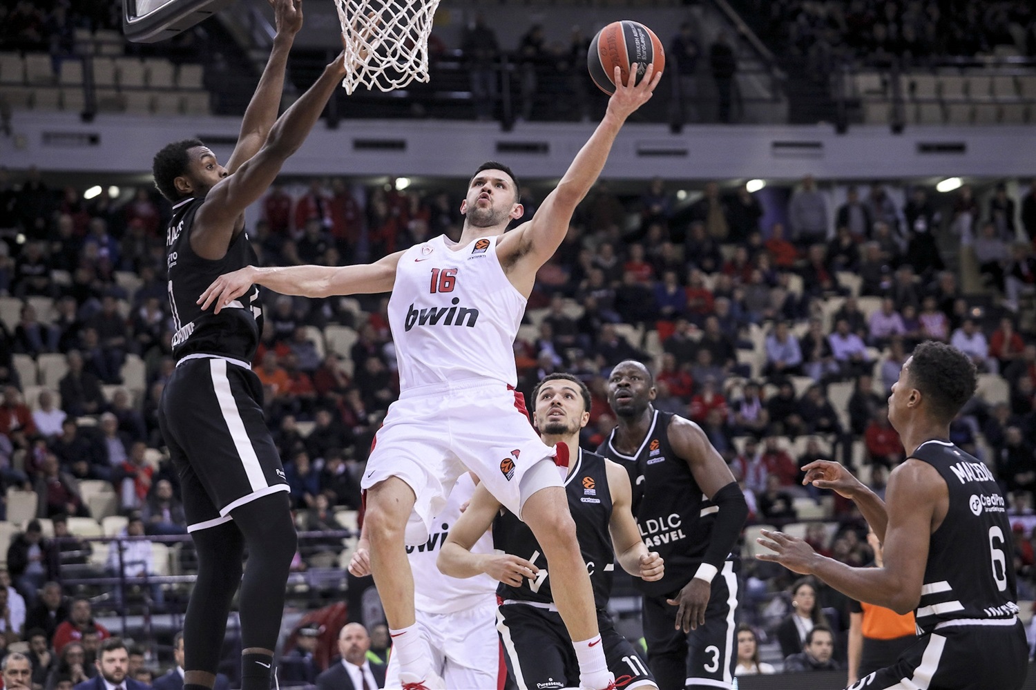El Olympiacos supera al ASVEL Villeurbanne (77-68)
