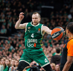 Lukas Lekavicius regresa a Grecia para unirse al AEK