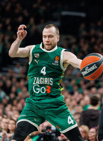 Lukas Lekavicius regresa a Grecia para unirse al AEK