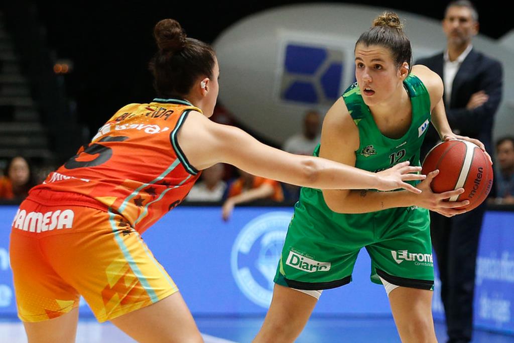 Kutxabank Araski asalta la Fonteta mientras el Spar Girona se mantiene intratable