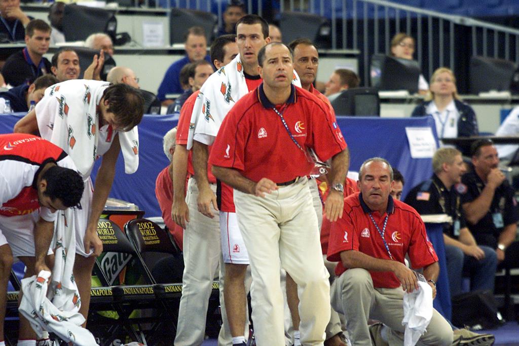El baloncesto español despide con tristeza, emoción y agradecimiento a Javier Imbroda