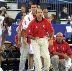 El baloncesto español despide con tristeza, emoción y agradecimiento a Javier Imbroda