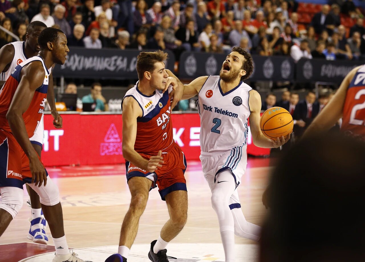 El BAXI Manresa recibe la UNET Holon en la primera oportunidad para clasificarse para los play-off