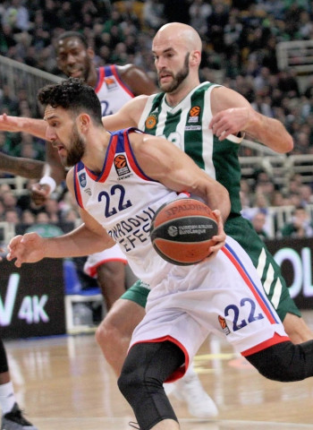 Anadolu Efes no puede contra la batuta de Nick Calathes (88-75)