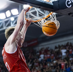 Marcis Steinbergs renueva con el BAXI Manresa por dos temporadas