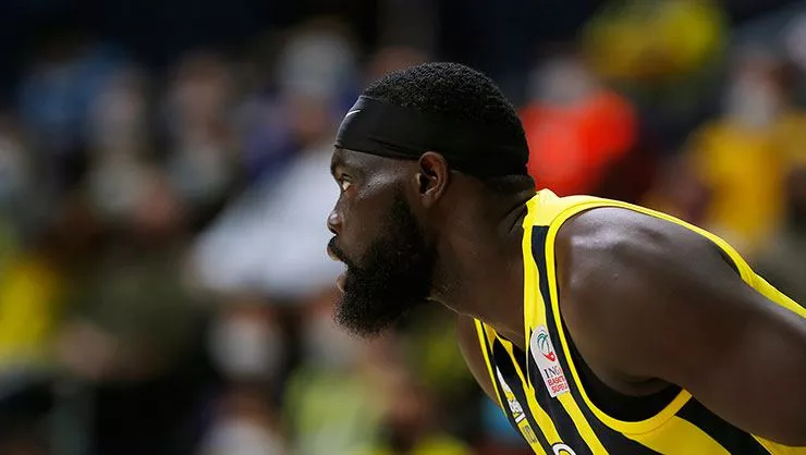 Los Boston Celtics renuncian a Marial Shayok